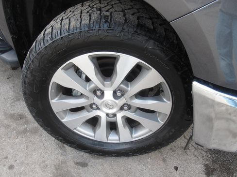 Used 2016 Toyota Tundra Limited w/ Limited Premium Package image 4