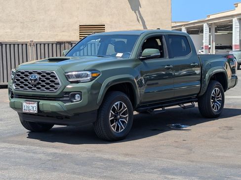 Used 2022 Toyota Tacoma TRD Sport w/ TRD Premium Sport Package AWD/4WD image 11