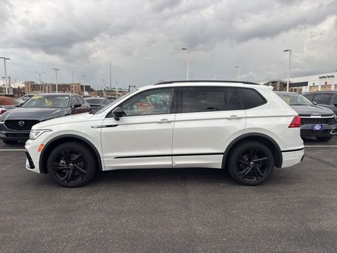 Certified 2024 Volkswagen Tiguan SE R-Line AWD/4WD image 9