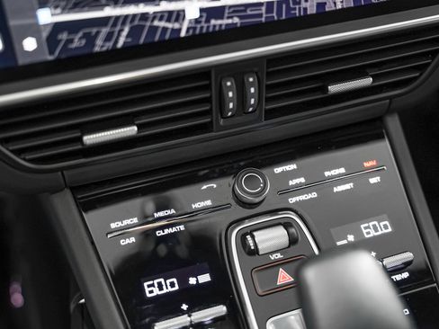 Certified 2023 Porsche Cayenne Turbo AWD/4WD image 25