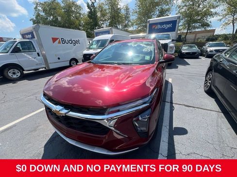 Used 2025 Chevrolet Trax LT w/ LT Convenience Package FWD image 1