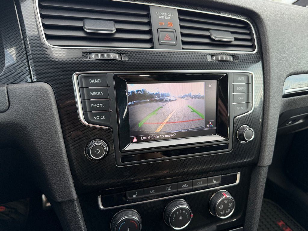 Used 2015 Volkswagen GTI SE FWD image 17