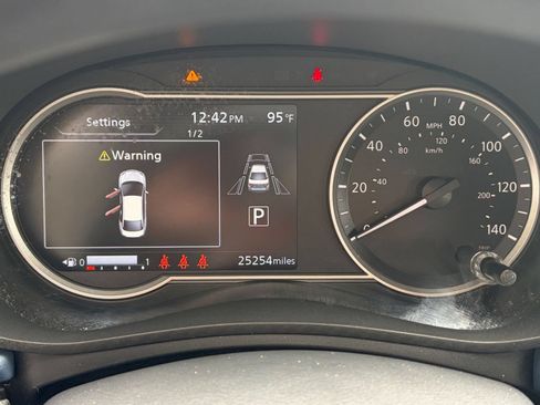 Used 2025 Nissan Versa SV FWD image 38