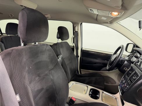 Used 2014 Dodge Grand Caravan SXT FWD image 24