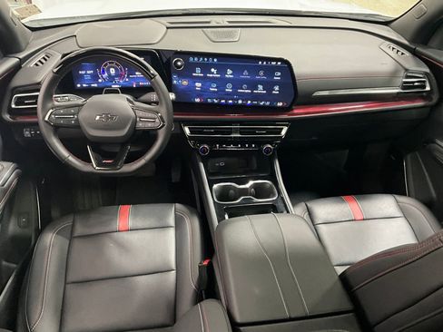 Used 2024 Chevrolet Traverse RS image 12