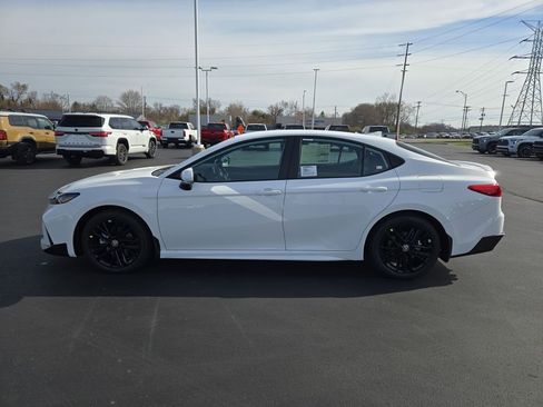 New 2026 Toyota Camry SE image 2