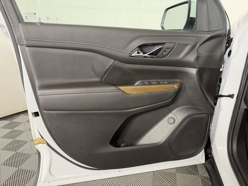 Used 2022 GMC Acadia SLE w/ Driver Convenience Package image 8