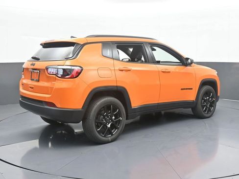 Used 2026 Jeep Compass Latitude AWD/4WD image 6
