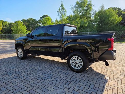 Certified 2024 Toyota Tacoma SR AWD/4WD image 9