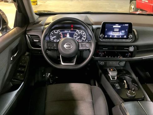 Used 2023 Nissan Rogue SV image 6