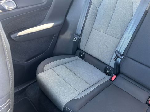 Used 2024 Volvo XC40 B5 Core image 39