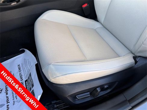 Used 2023 Toyota Prius XLE image 17