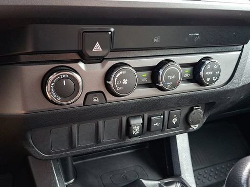 Certified 2020 Toyota Tacoma TRD Off-Road AWD/4WD image 15