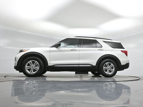 Certified 2022 Ford Explorer XLT image 54