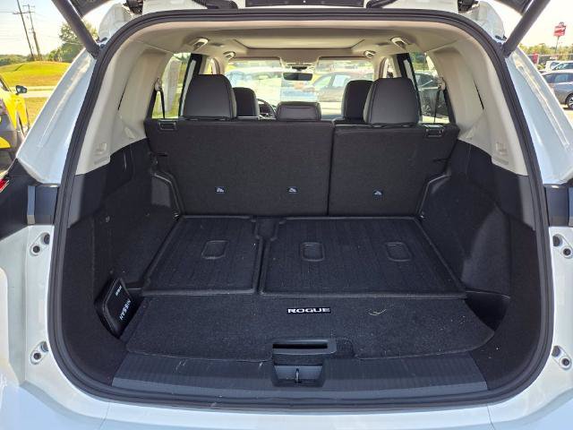 Certified 2026 Nissan Rogue Dark Armor AWD/4WD image 17