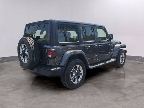 Used 2019 Jeep Wrangler Unlimited Sahara AWD/4WD image 4