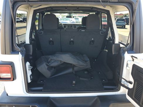 Used 2023 Jeep Wrangler Willys image 31