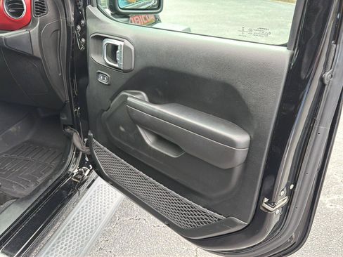 Used 2019 Jeep Wrangler Unlimited Rubicon AWD/4WD image 14