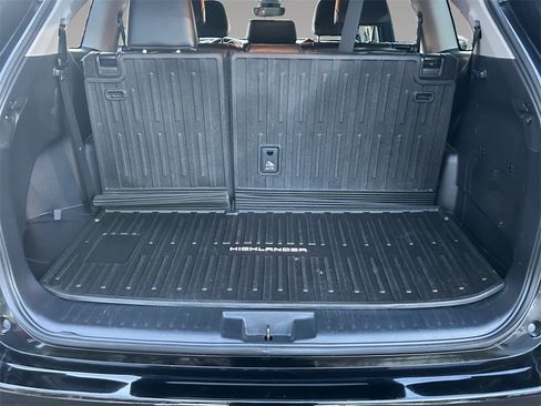 Used 2023 Toyota Highlander XLE image 19