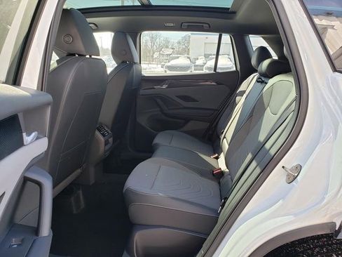New 2026 Volkswagen Tiguan SE R-Line FWD image 8