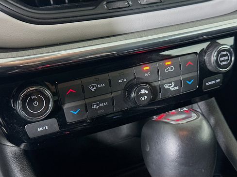 Used 2022 Jeep Compass Limited image 23