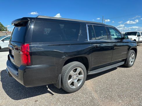 Used 2020 Chevrolet Suburban LT w/ Luxury Package AWD/4WD image 6