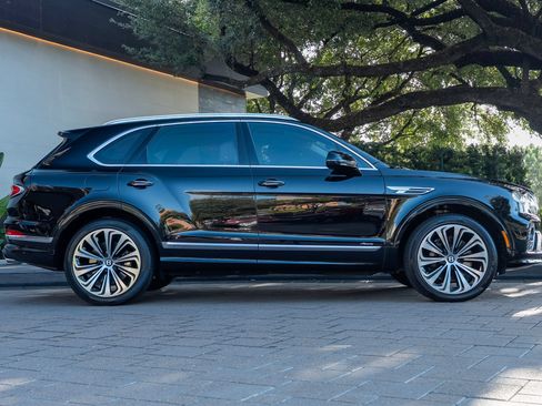 Used 2023 Bentley Bentayga AWD/4WD image 5
