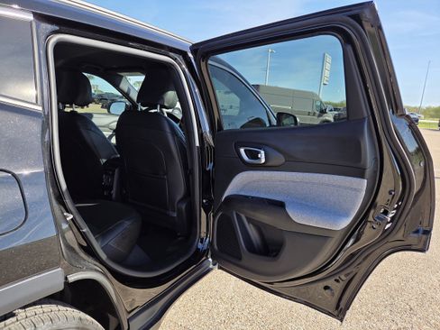New 2026 Jeep Compass Latitude image 15