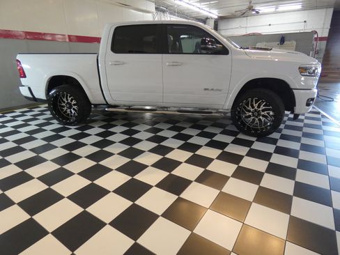 Used 2025 RAM 1500 Laramie w/ Sport Appearance Package AWD/4WD image 5
