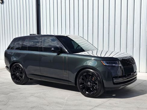 Used 2024 Land Rover Range Rover SE AWD/4WD image 2