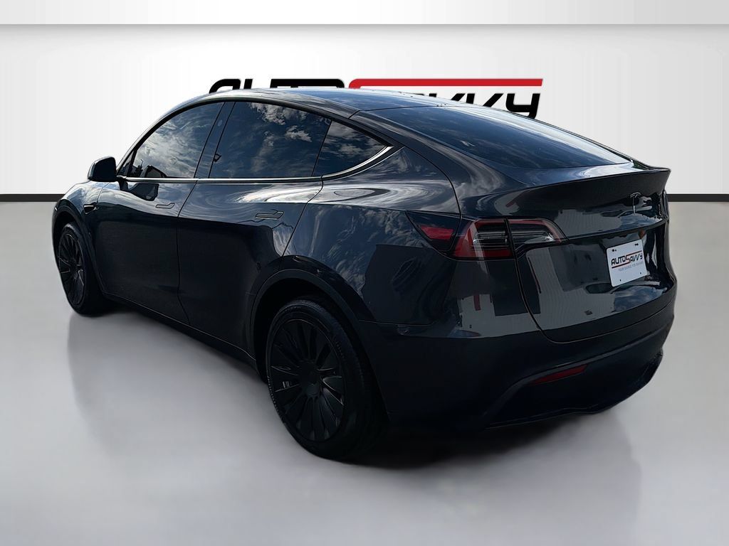 Used 2024 Tesla Model Y Long Range AWD/4WD image 5
