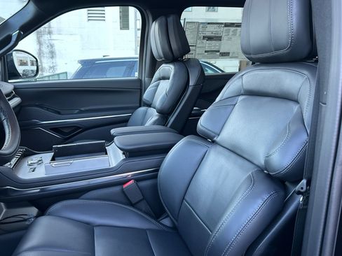 New 2026 Lincoln Navigator Reserve image 23