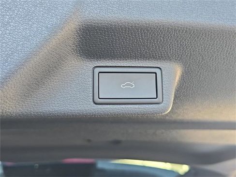 New 2025 Volkswagen ID. Buzz Pro S image 8