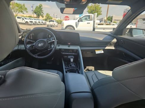 Used 2024 Hyundai Elantra Limited image 8