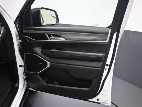 Used 2024 Jeep Wagoneer L Series II w/ Flexible Seating Group image 39