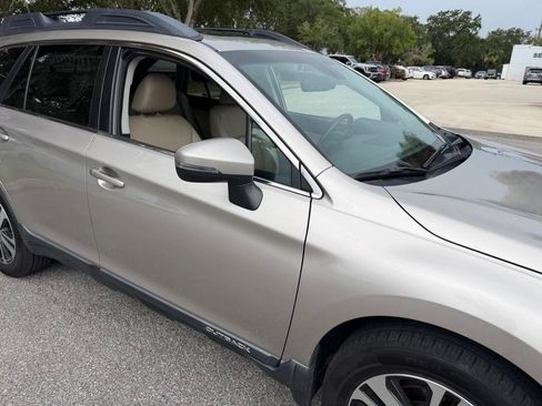 Used 2018 Subaru Outback 3.6R Limited AWD/4WD image 18