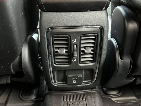 Used 2018 Jeep Grand Cherokee Altitude AWD/4WD image 33