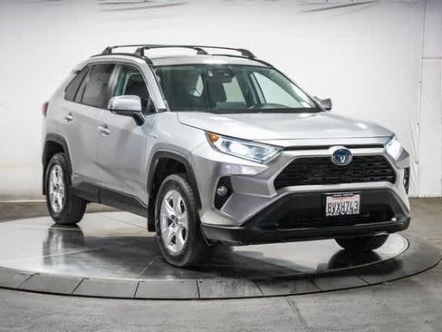 Used 2021 Toyota RAV4 XLE w/ Carpet Mat Package (TMS) image 5