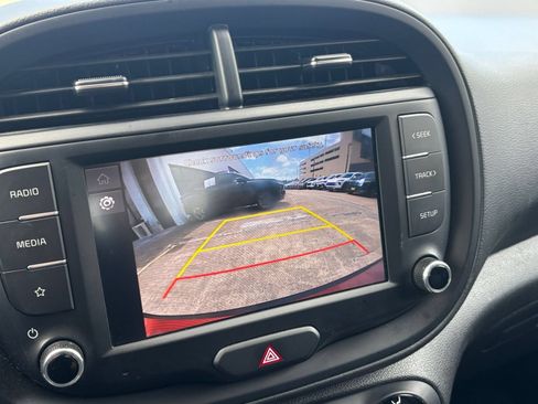 Used 2025 Kia Soul LX w/ LX Technology Package FWD image 22