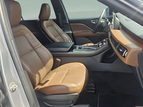 Used 2022 Lincoln Aviator Reserve w/ Equipment Group 201A RWD image 16