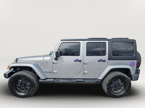 Used 2018 Jeep Wrangler Unlimited Sahara AWD/4WD image 2