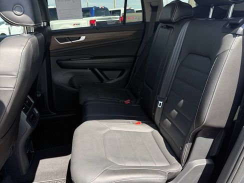 Used 2024 Volkswagen Atlas SEL AWD/4WD image 8