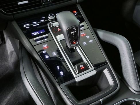 Certified 2023 Porsche Cayenne Coupe AWD/4WD image 18