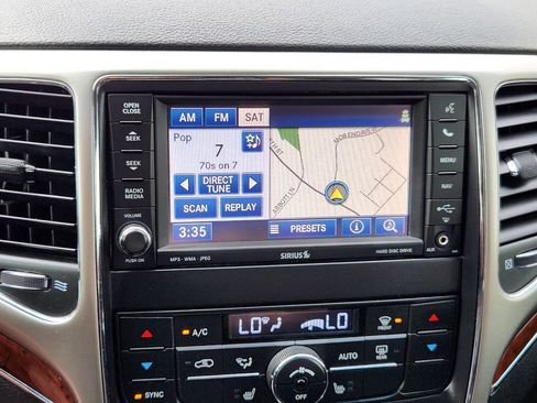 Used 2013 Jeep Grand Cherokee Limited image 18