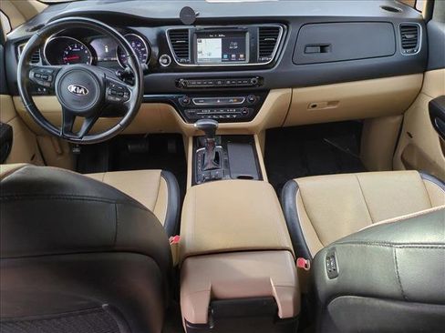 Used 2018 Kia Sedona SX image 18