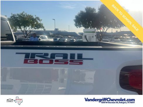 Used 2021 Chevrolet Silverado 1500 LT Trail Boss w/ LPO, Dark Essentials Package AWD/4WD image 16