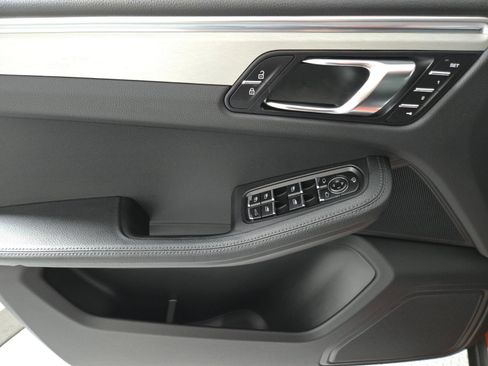 Used 2022 Porsche Macan S AWD/4WD image 21
