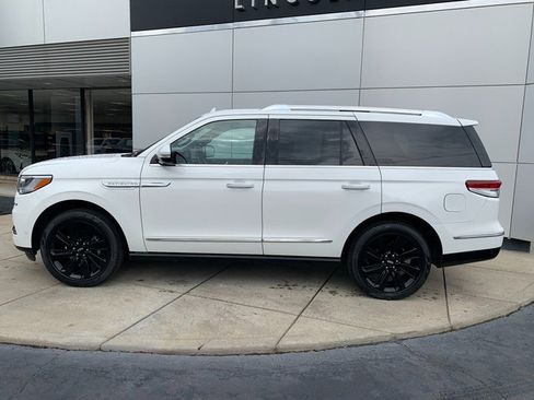Certified 2023 Lincoln Navigator Reserve w/ Monochromatic Package AWD/4WD image 2