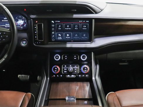 Used 2023 GMC Yukon Denali Ultimate image 34