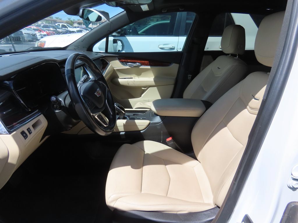 Used 2018 Cadillac XT5 Luxury w/ Driver Awareness Package FWD image 10